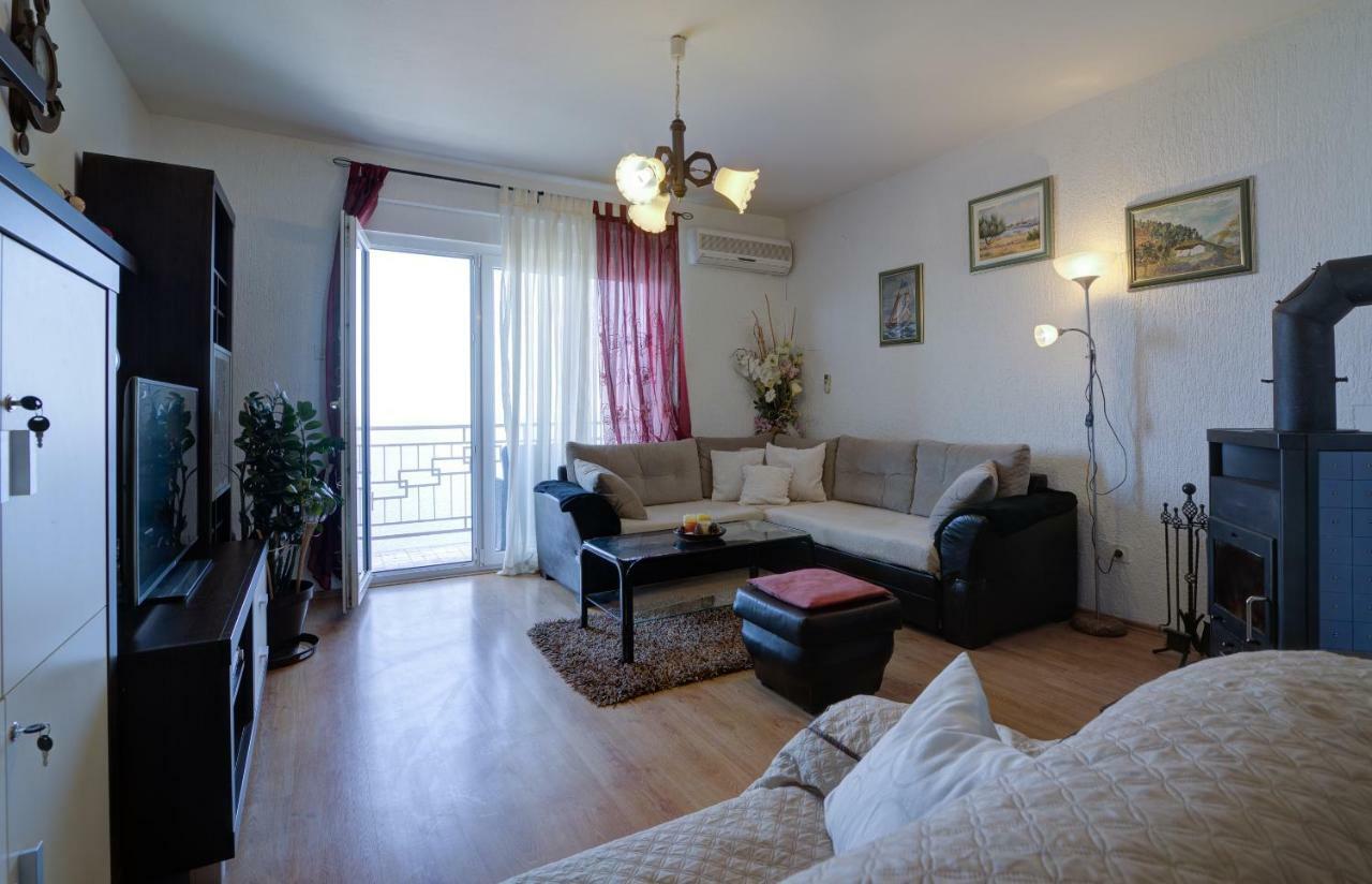 Apartment Luca セニ エクステリア 写真