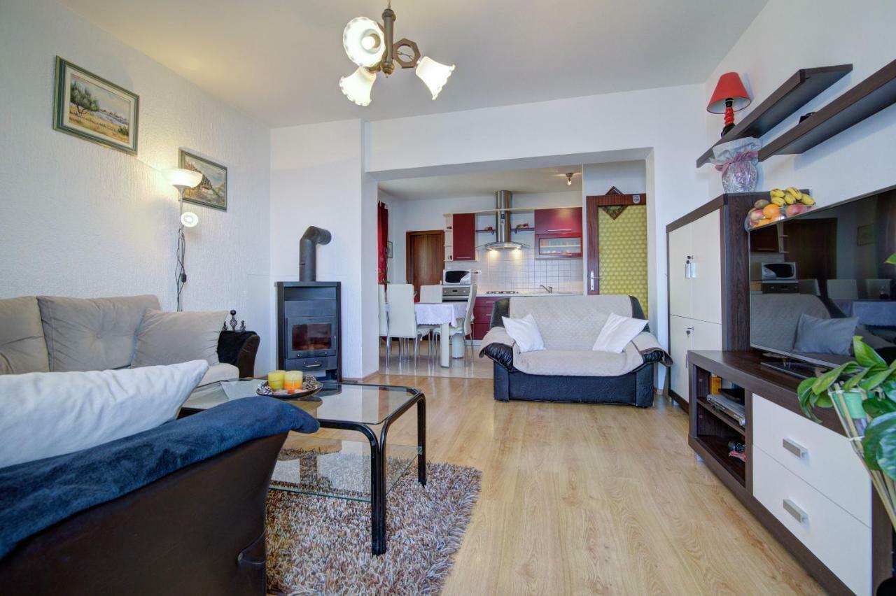 Apartment Luca セニ エクステリア 写真