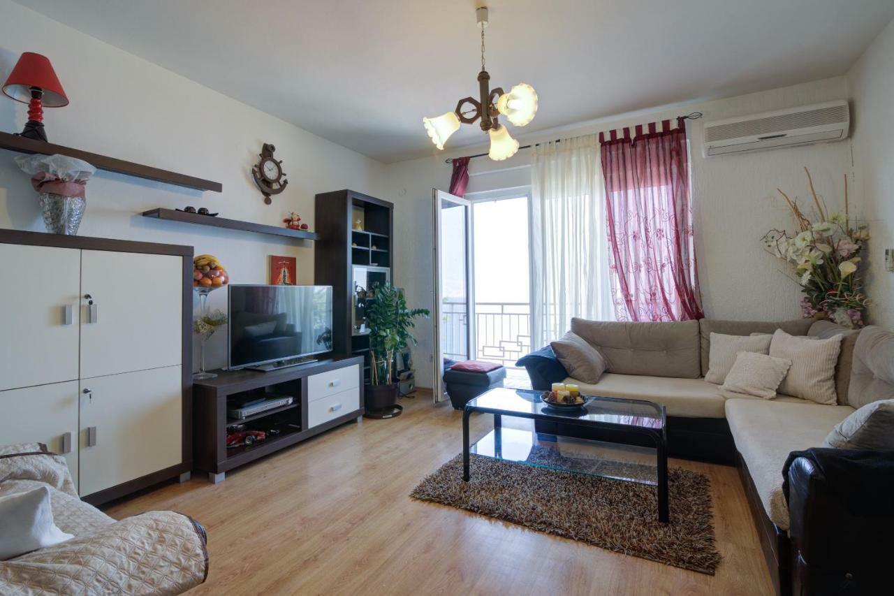 Apartment Luca セニ エクステリア 写真